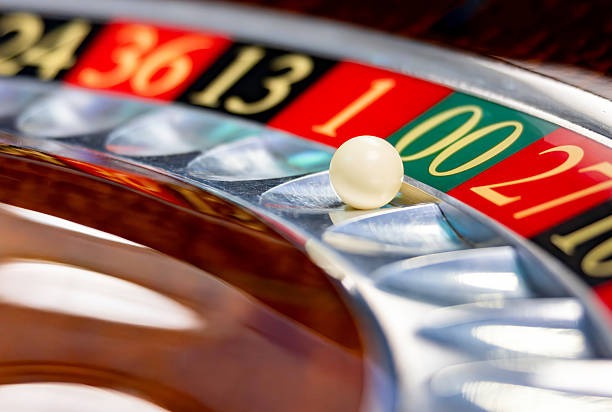 ciput 88 mobile app interface showing slot games and live-dealer tables
